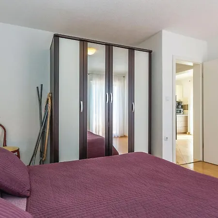 1 Bedroom Amazing In Apartment